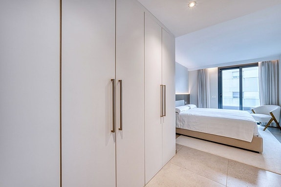 Lekker penthouse med 4 soverom, stor takterrasse og jacuzzi | Sentralt i San Pedro