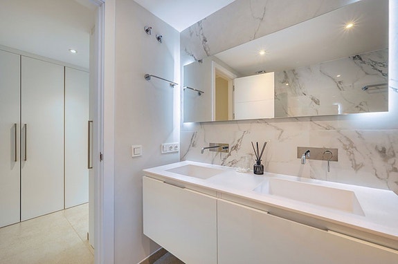 Lekker penthouse med 4 soverom, stor takterrasse og jacuzzi | Sentralt i San Pedro