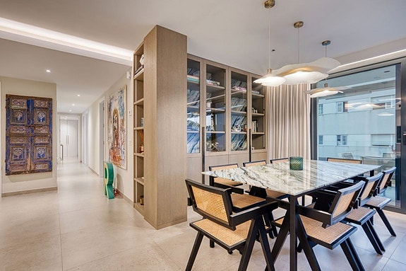 Lekker penthouse med 4 soverom, stor takterrasse og jacuzzi | Sentralt i San Pedro