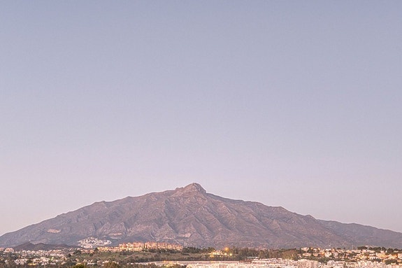 Lekker penthouse med 4 soverom, stor takterrasse og jacuzzi | Sentralt i San Pedro