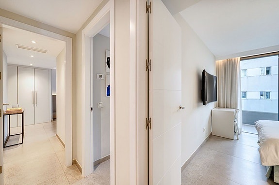 Lekker penthouse med 4 soverom, stor takterrasse og jacuzzi | Sentralt i San Pedro