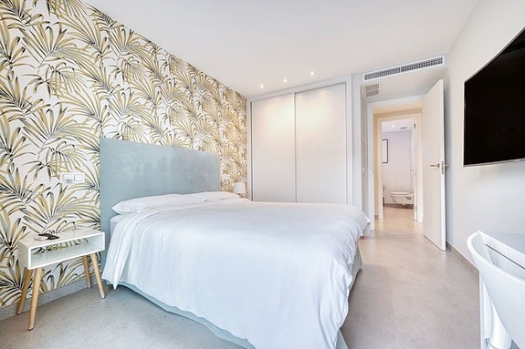 Lekker penthouse med 4 soverom, stor takterrasse og jacuzzi | Sentralt i San Pedro