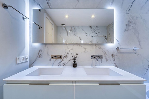 Lekker penthouse med 4 soverom, stor takterrasse og jacuzzi | Sentralt i San Pedro