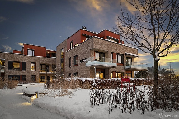 Velkommen til en lekker toppleilighet i Sæter Hage.