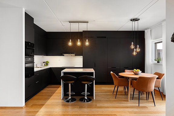 Stian Berglund v/ Notar Romerike har gleden av å presentere Trevaliglia 2.
Foto: Foto by Helene.