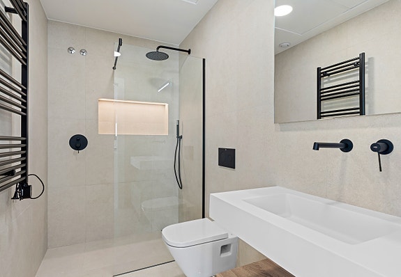 Kupp! Rålekker penthouse-leilighet med takterrasse | 3 soverom og 2 bad | Parkering