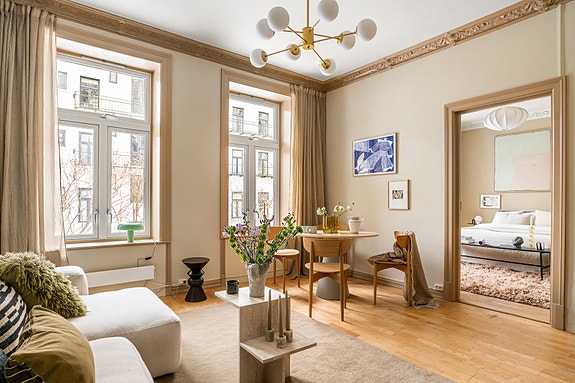 Lasse Hoftun v/ PrivatMegleren Aksept ønsker deg velkommen til Stensgata 35D. Stilren og lys 2-roms selveierleilighet med attraktiv beliggenhet på Adamstuen.