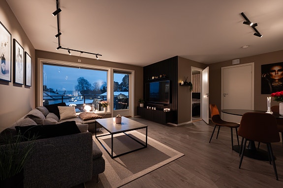 Tritonveien 8D presenteres av Raymond Bøhn i Krogsveen.
Fotograf; Kristoffer Kristiansen.