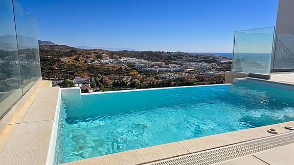 Eksklusiv penthouse med 4 soverom - Privat basseng, takterrasse og panoramautsikt