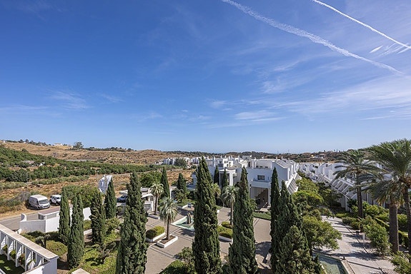 Penthouse med 5 soverom | Privat takterrasse, jacuzzi og store utearealer | Parkering og bod