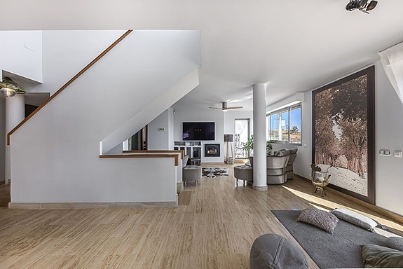 Penthouse med 5 soverom | Privat takterrasse, jacuzzi og store utearealer | Parkering og bod