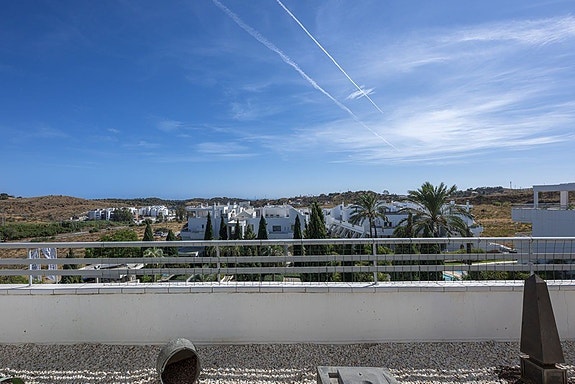Penthouse med 5 soverom | Privat takterrasse, jacuzzi og store utearealer | Parkering og bod