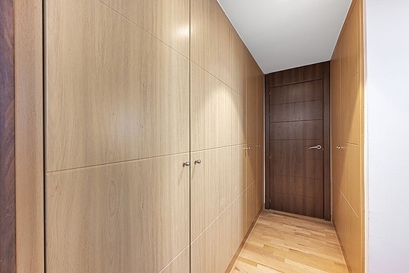 Penthouse med 5 soverom | Privat takterrasse, jacuzzi og store utearealer | Parkering og bod