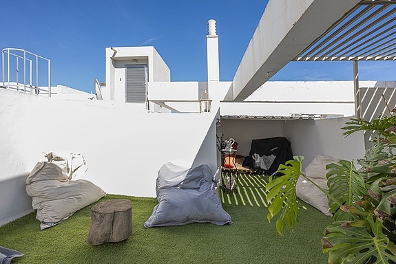 Penthouse med 5 soverom | Privat takterrasse, jacuzzi og store utearealer | Parkering og bod