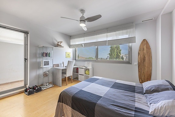 Penthouse med 5 soverom | Privat takterrasse, jacuzzi og store utearealer | Parkering og bod