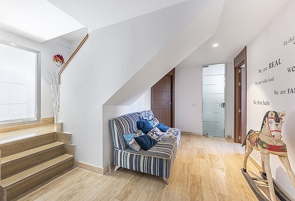 Penthouse med 5 soverom | Privat takterrasse, jacuzzi og store utearealer | Parkering og bod