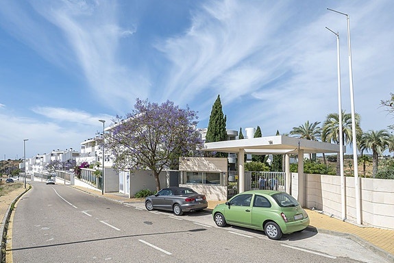 Penthouse med 5 soverom | Privat takterrasse, jacuzzi og store utearealer | Parkering og bod