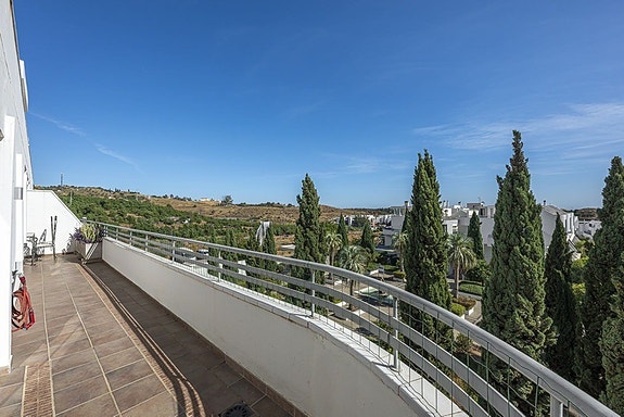 Penthouse med 5 soverom | Privat takterrasse, jacuzzi og store utearealer | Parkering og bod