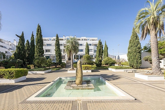 Penthouse med 5 soverom | Privat takterrasse, jacuzzi og store utearealer | Parkering og bod