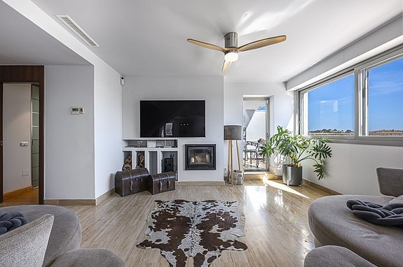 Penthouse med 5 soverom | Privat takterrasse, jacuzzi og store utearealer | Parkering og bod