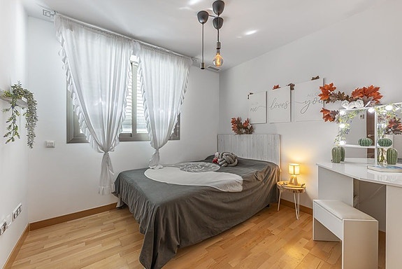 Penthouse med 5 soverom | Privat takterrasse, jacuzzi og store utearealer | Parkering og bod