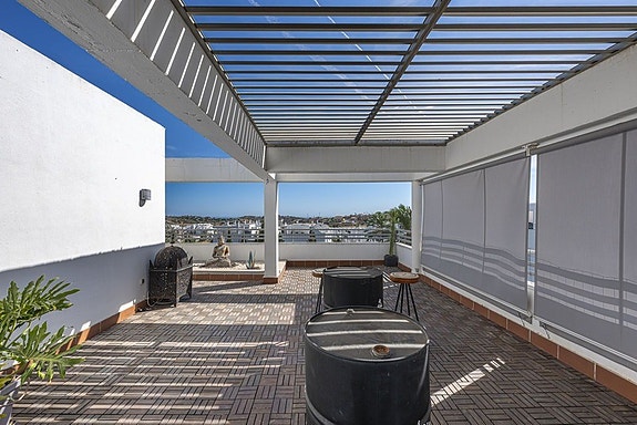 Penthouse med 5 soverom | Privat takterrasse, jacuzzi og store utearealer | Parkering og bod