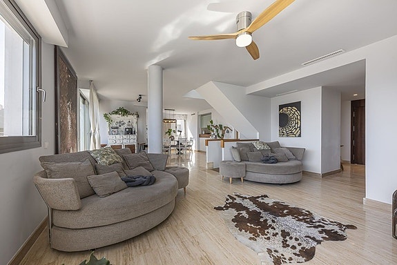 Penthouse med 5 soverom | Privat takterrasse, jacuzzi og store utearealer | Parkering og bod