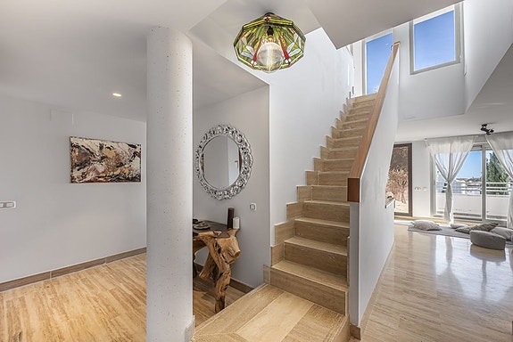 Penthouse med 5 soverom | Privat takterrasse, jacuzzi og store utearealer | Parkering og bod