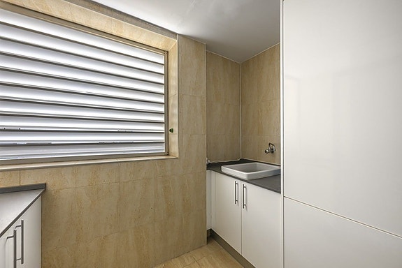 Penthouse med 5 soverom | Privat takterrasse, jacuzzi og store utearealer | Parkering og bod