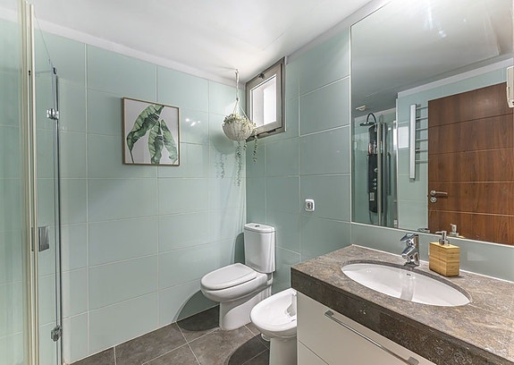 Penthouse med 5 soverom | Privat takterrasse, jacuzzi og store utearealer | Parkering og bod