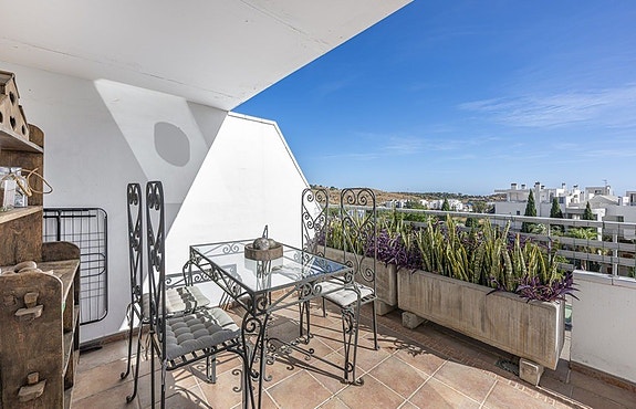 Penthouse med 5 soverom | Privat takterrasse, jacuzzi og store utearealer | Parkering og bod