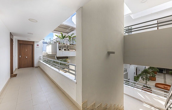 Penthouse med 5 soverom | Privat takterrasse, jacuzzi og store utearealer | Parkering og bod