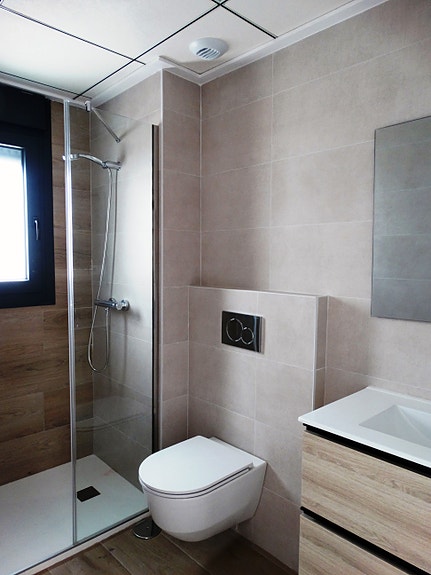 Siste ledige! 150 meter til stranden | Rekkehus med 3 soverom og 3 bad  | Uteplass med eget basseng  | Takterrasse 35m2