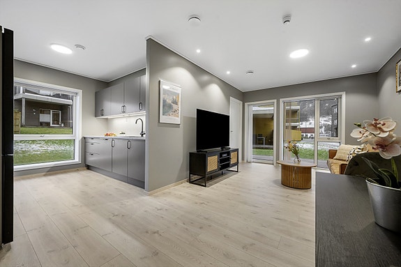 Velkommen til Parkgata 27D. Ei nyare 3-roms leilegheit med god planløysing og enkel tilkomst.