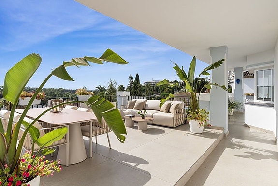 Penthouse med med 5 soverom | 84 m² terrasse | Nyrenovert standard | Puerto Banus og strand