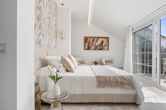 Penthouse med med 5 soverom | 84 m² terrasse | Nyrenovert standard | Puerto Banus og strand