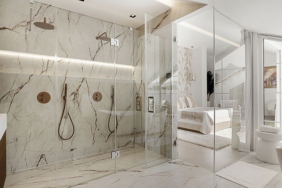 Penthouse med med 5 soverom | 84 m² terrasse | Nyrenovert standard | Puerto Banus og strand