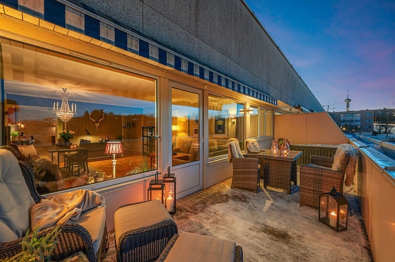 Velkommen til Stallmestervegen 2E - Opprinnelig 5-roms på ett plan hvor leiligehten i sin helhelt har blitt oppgradert i 2015