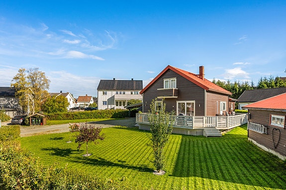 Velkommen til Perder Morsets veg 5 - Enebolig på 197m² BRA-i med god og fleksibel planløsning, og en herlig og solrik tomt på 1 095m²