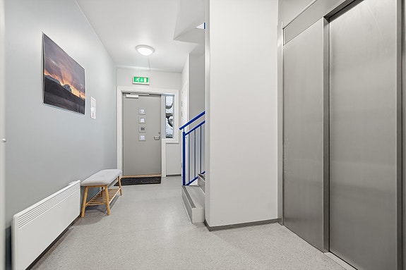 Felles entré og enkel adkomst til heis.