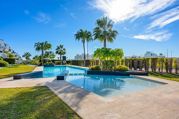 Klar til innflytting | Luksuriøs leilighet med 2 soverom | Stor terrasse | Fellesområder med SPA og treningsrom