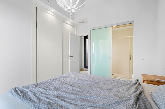 Se prisen! VILLA med 4 soverom og 4 bad | Basseng, takterrasse med havutsikt og romslig underetasje