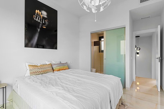 Se prisen! VILLA med 4 soverom og 4 bad | Basseng, takterrasse med havutsikt og romslig underetasje