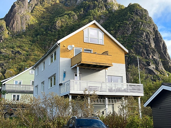 Leiligheten er i de to øverste etasjene