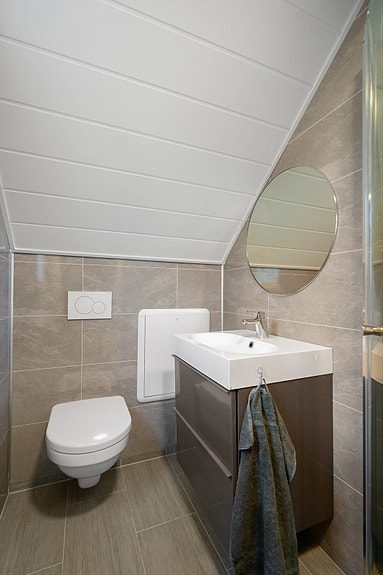 Et funksjonelt bad med moderne innredning - alt du trenger samlet på ett sted