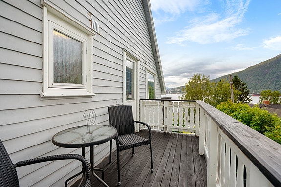 Balkong i 2. etasje - en lun plass for morgenkaffen eller en rolig stund på kvelden