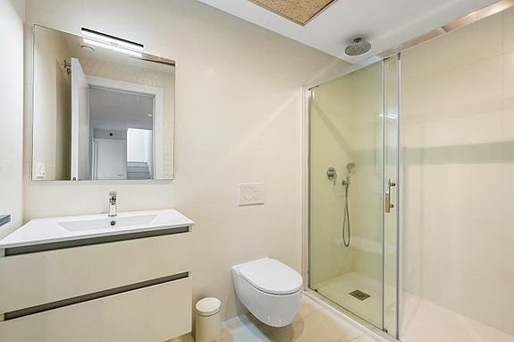 Eksklusiv villa med 4 soverom og 4 bad | Privat basseng - Takterrasse med havutsikt og romslig underetasje