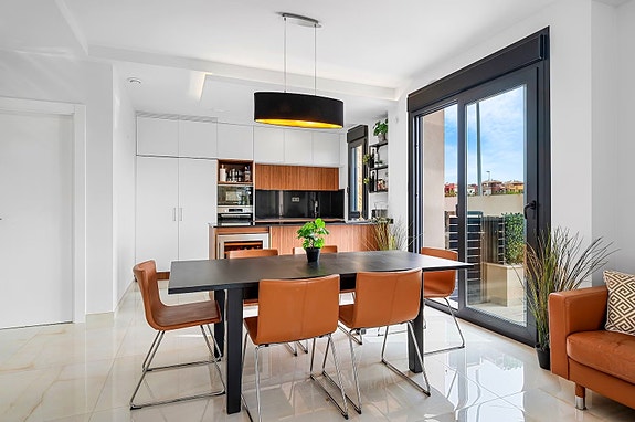 Eksklusiv villa med 4 soverom og 4 bad | Privat basseng - Takterrasse med havutsikt og romslig underetasje