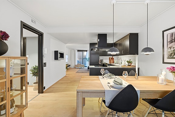 Velkommen til Sjøgata 33 B - H0304! En romslig og meget flott 3-roms leilighet! Foto: LEEL Media