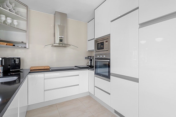 Luksuriøs hjørne-villa med fantastisk uteområde | 3 soverom | Takterrasse og privat basseng